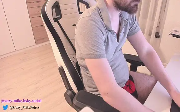 Snapshot of cozy-mike chatting on 19, 3, 2025 cozy-mike online show from 19, 3, 2025