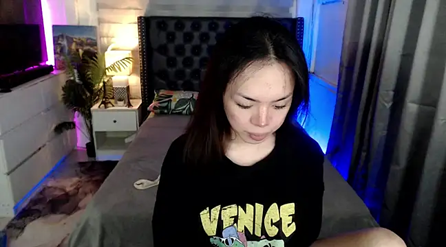 SweetCheska19 online show from 9, 2, 2025