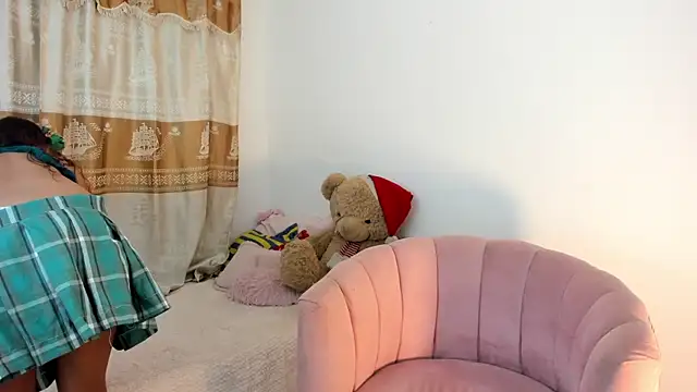 ValienteGirl  online show from 24, 12, 2024