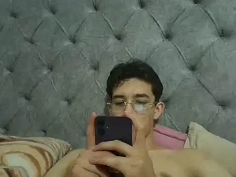 Snapshot of tiben11 chatting on 11, 11, 2025 tiben11 online show from 11, 11, 2025