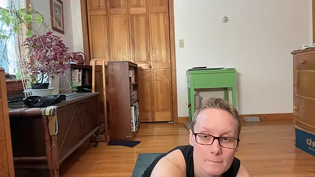 LeahWilde online show from 16, 2, 2025