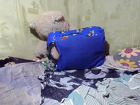 Snapshot of Alora-shine chatting on 9, 3, 2025 Alora-shine online show from 9, 3, 2025