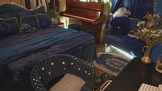 VanessaDoyle online show from 3, 11, 2025