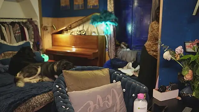 VanessaDoyle online show from 7, 4, 2026