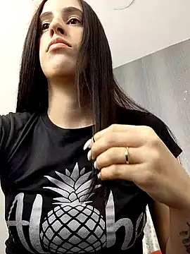 Amira Milker online show from 17, 2, 2025