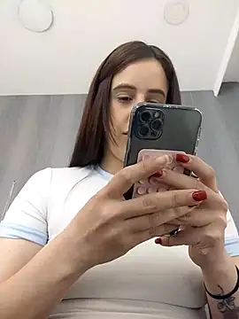 Amira Milker online show from 12, 9, 2025