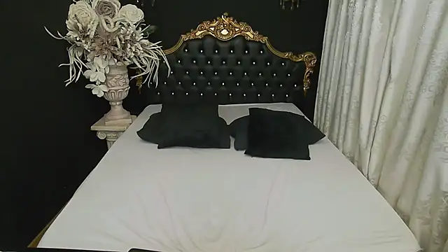 MichaelaDark online show from 2, 2, 2025