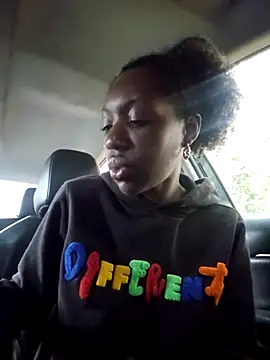 Snapshot of oliviaprettypussy chatting on 26, 10, 2025 oliviaprettypussy online show from 26, 10, 2025