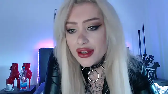 Snapshot of JennaLinn chatting on 5, 1, 2025 JennaLinn online show from 5, 1, 2025