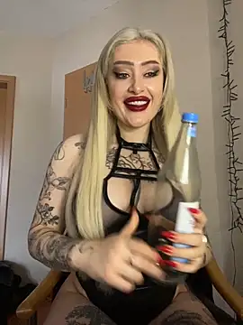 Snapshot of JennaLinn chatting on 24, 1, 2025 JennaLinn online show from 24, 1, 2025