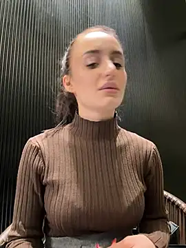 Snapshot of Zeyna1 chatting on 4, 1, 2025 Zeyna1 online show from 4, 1, 2025