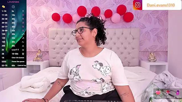 DanielleEvans  online show from 18, 2, 2025