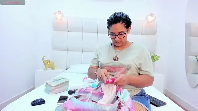 DanielleEvans  online show from 26, 2, 2025