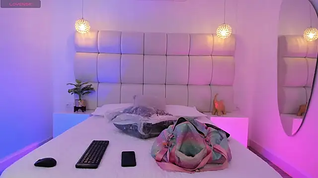 DanielleEvans  online show from 8, 10, 2025