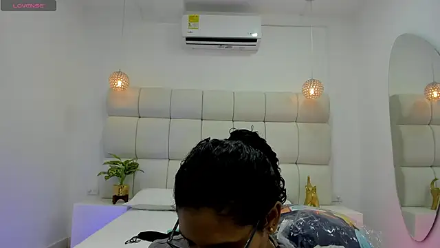 DanielleEvans  online show from 27, 10, 2025