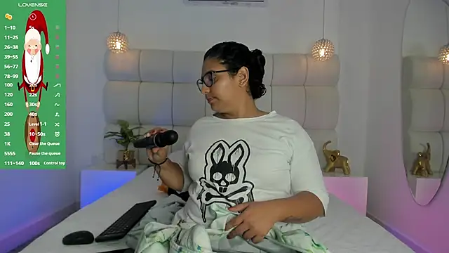 DanielleEvans  online show from 26, 11, 2025