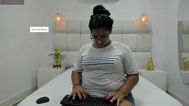 DanielleEvans  online show from 29, 11, 2025