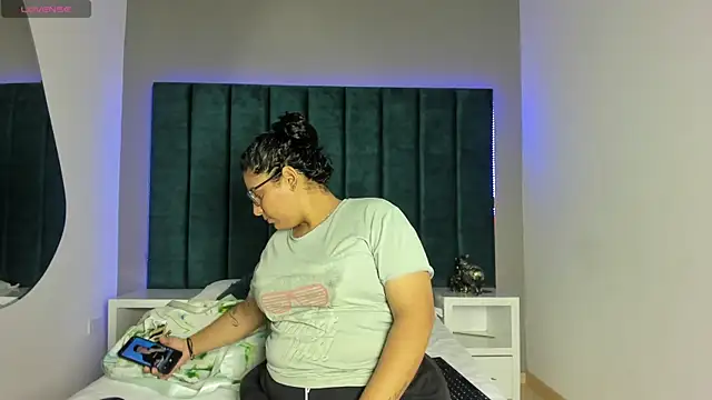 DanielleEvans  online show from 9, 1, 2026