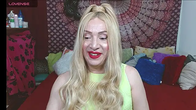 Snapshot of elena_evans chatting on 6, 2, 2026 elena evans online show from 6, 2, 2026