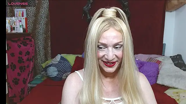 Snapshot of elena_evans chatting on 26, 6, 2026 elena evans online show from 26, 6, 2026