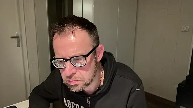 Snapshot of FABIOGLASSES chatting on 9, 2, 2025 FABIOGLASSES online show from 9, 2, 2025