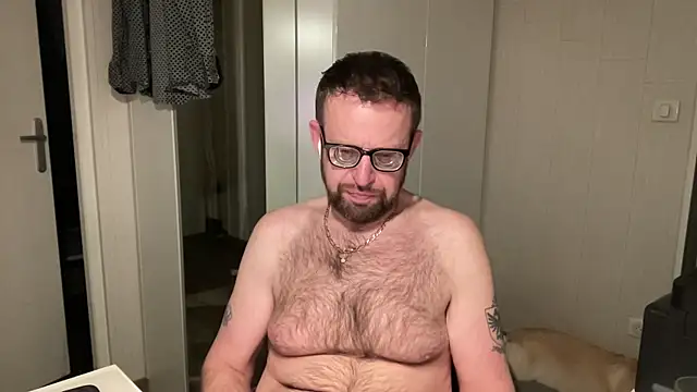 Snapshot of FABIOGLASSES chatting on 8, 3, 2025 FABIOGLASSES online show from 8, 3, 2025