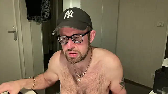 Snapshot of FABIOGLASSES chatting on 13, 3, 2025 FABIOGLASSES online show from 13, 3, 2025