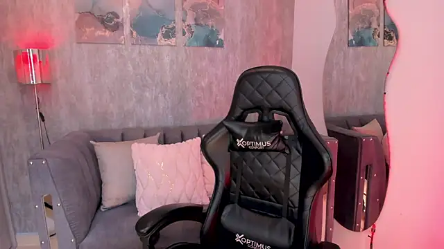 MelanieHudson  online show from 13, 12, 2024