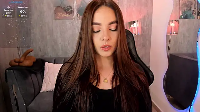 MelanieHudson  online show from 25, 2, 2025