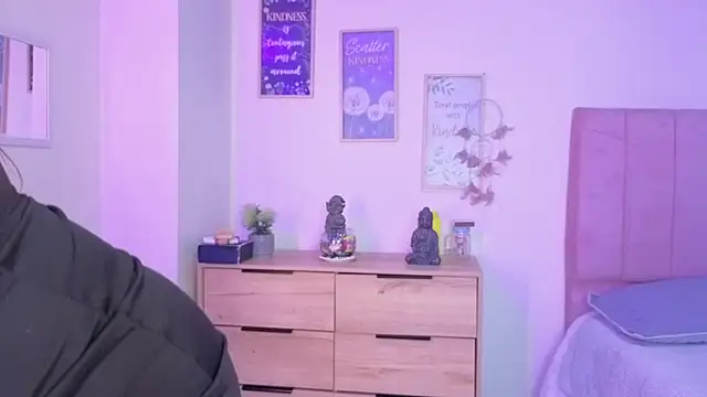 bluee hazell online show from 2, 10, 2025