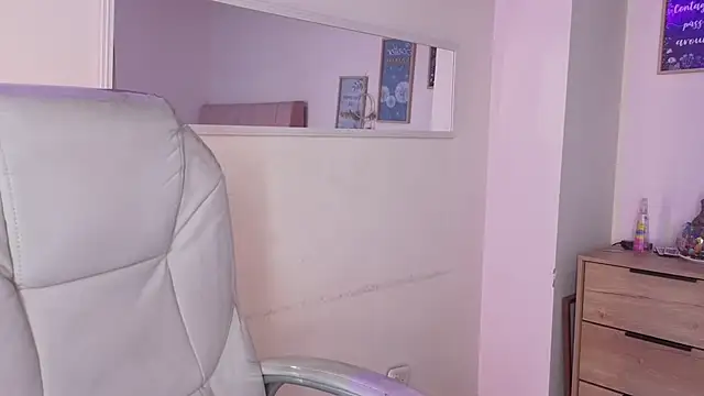 Snapshot of bluee_hazell chatting on 1, 7, 2026 bluee hazell online show from 1, 7, 2026