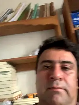 Snapshot of EmilianoGt chatting on 1, 10, 2025 EmilianoGt online show from 1, 10, 2025