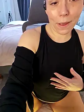 Ellie-L-Elizabeth online show from 6, 3, 2025