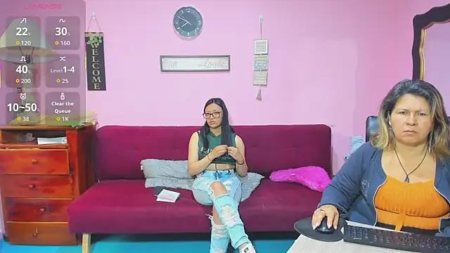 Snapshot of lesbiancuple chatting on 20, 10, 2025 lesbiancuple online show from 20, 10, 2025