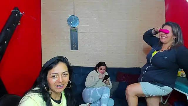 lesbiancuple online show from 7, 11, 2025