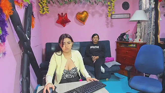 lesbiancuple online show from 26, 2, 2026