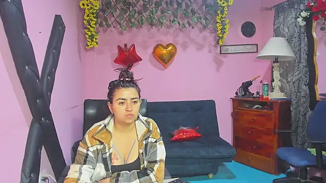 lesbiancuple online show from 11, 3, 2026