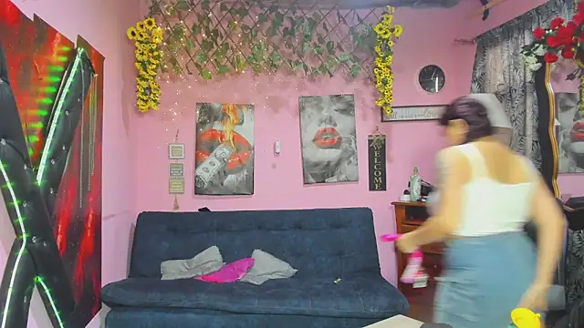 lesbiancuple online show from 11, 4, 2026