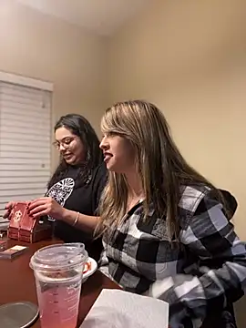 Snapshot of AriannaPena chatting on 19, 1, 2025 AriannaPena online show from 19, 1, 2025