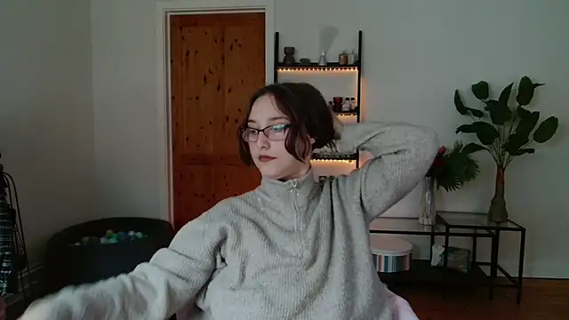 NaughtyRapunzel7 online show from 6, 12, 2024