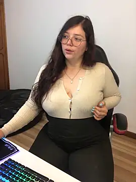 Snapshot of kayortiiz chatting on 7, 6, 2026 kayortiiz online show from 7, 6, 2026