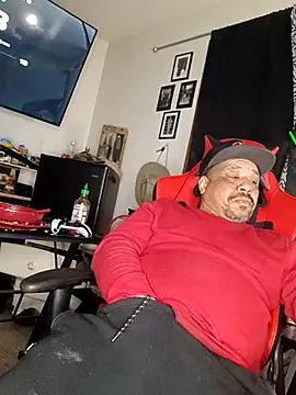 yellowwetfox online show from 1, 3, 2025