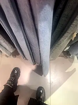 CrazzyChicks online show from 2, 10, 2025