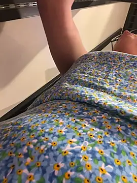 CrazzyChicks online show from 4, 7, 2026