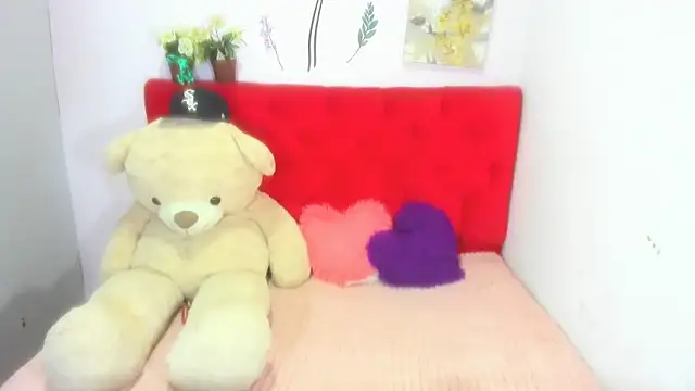 GiannaGoddes online show from 13, 1, 2025