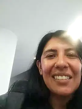 aisha latina online show from 10, 3, 2025