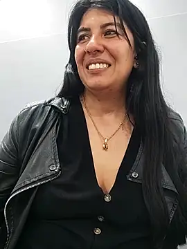 aisha latina online show from 13, 3, 2025