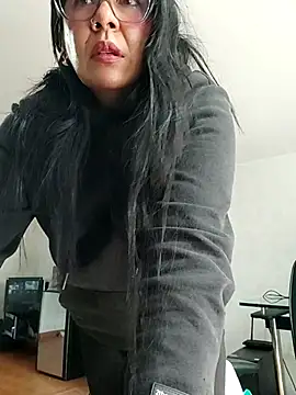 aisha latina online show from 11, 11, 2025