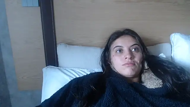 Snapshot of mariecam420 chatting on 6, 1, 2025 mariecam420 online show from 6, 1, 2025