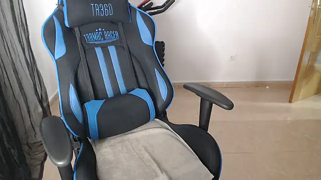 LARACRUZ30 online show from 15, 2, 2026